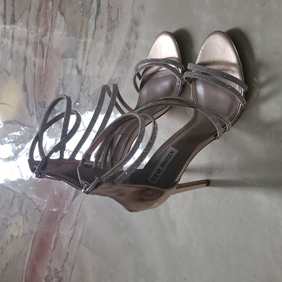 Heels - Picture 4 of 4